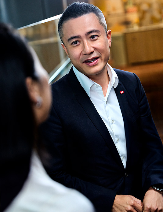 汇丰私人银行兼超高净值客户高级业务主管(香港) 黄家麒 汇丰私人银行兼超高净值客户高级业务主管(香港) 黄家麒